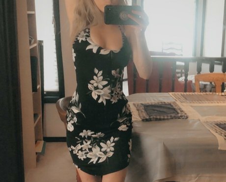 babyblexa onlyfans strip