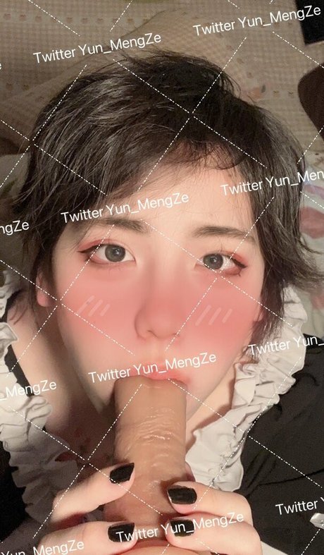 Yun MengZe onlyfans leaked tits