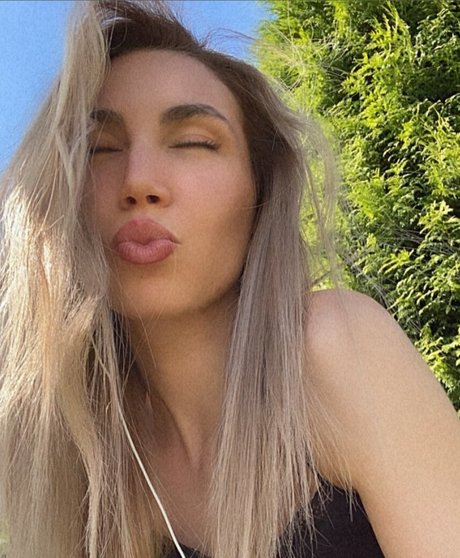 yasmineesob onlyfans striptease