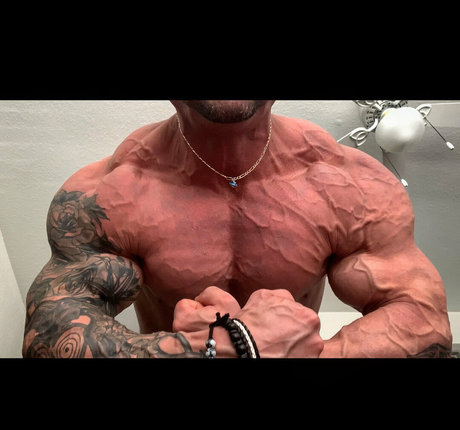 flexcash4 onlyfans topless