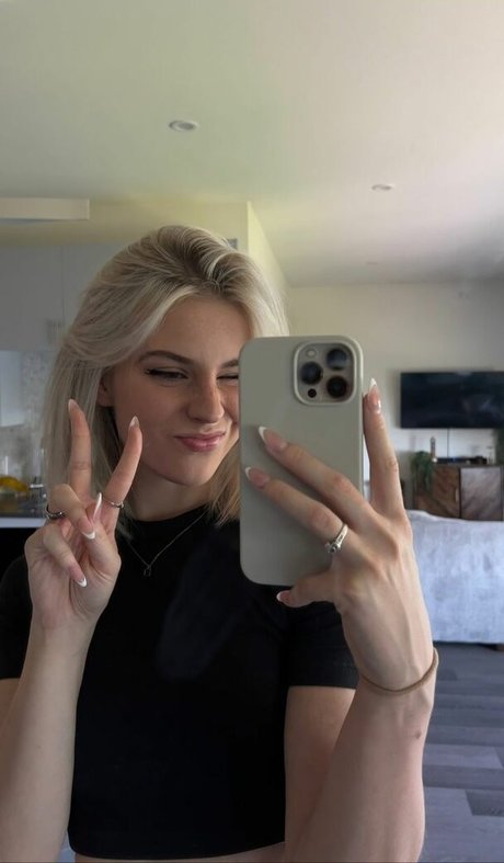 Annabel Lucinda only fans sex