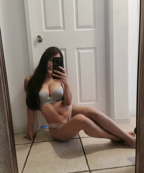 Mai V Yang onlyfans model images