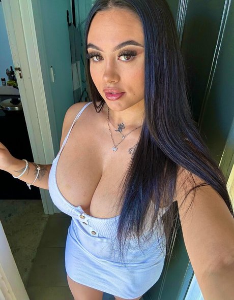 taylaraywhite onlyfans model images