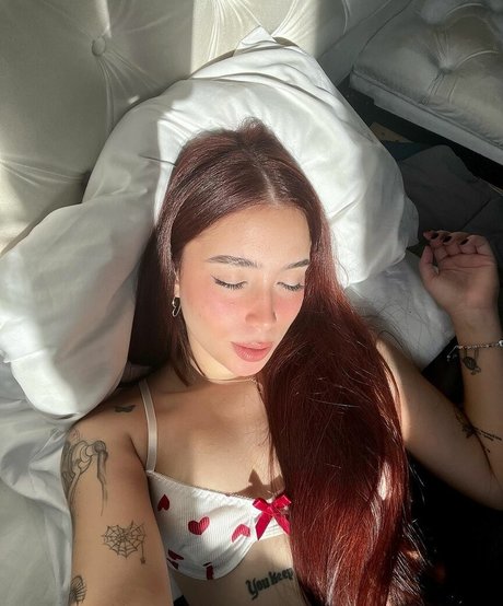 Valentina Navia onlyfans striptease