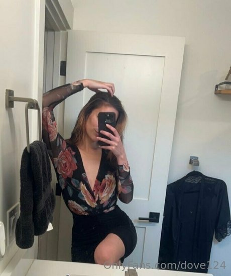 dove124 onlyfans tits