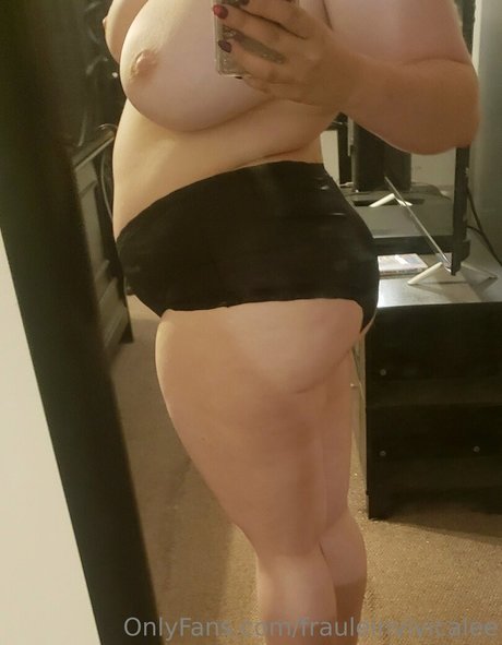 frauleinvivicalee pics onlyfans