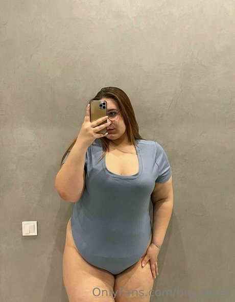curvy iris onlyfans