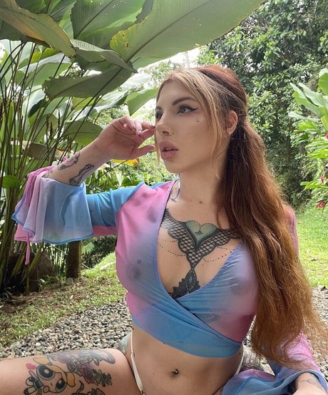 Vera Rayder onlyfans model