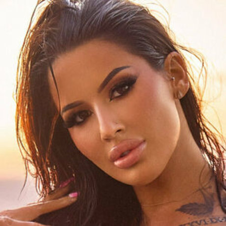 Eva Lovia onlyfans desnuda