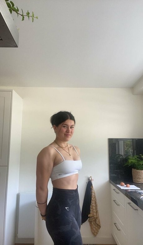 bellaahh42 onlyfans topless