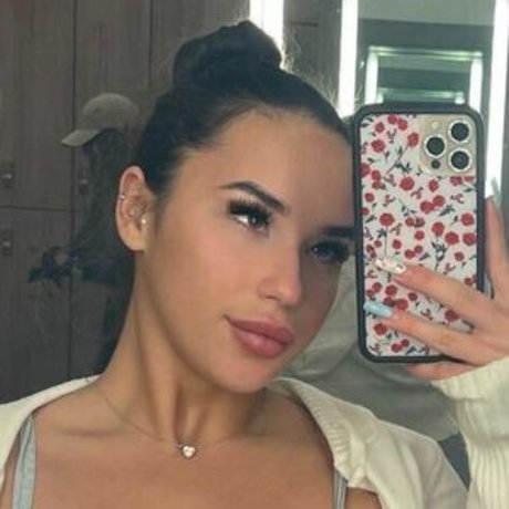 Leilah Skys onlyfans naked