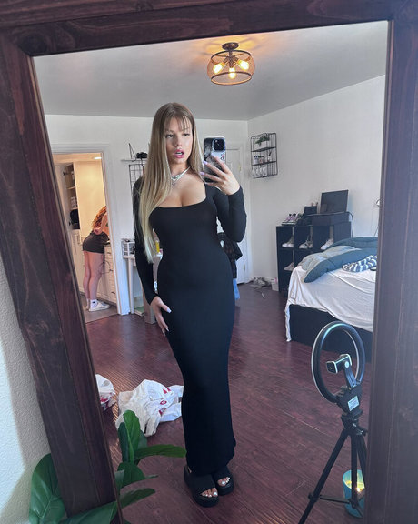 Popsmokes onlyfans model