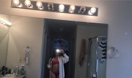 Vy Tran feet onlyfans