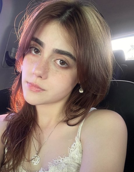 Isabella Angelina onlyfans leaks nudes