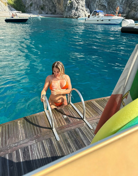 TheLuckyLuci onlyfans public photos