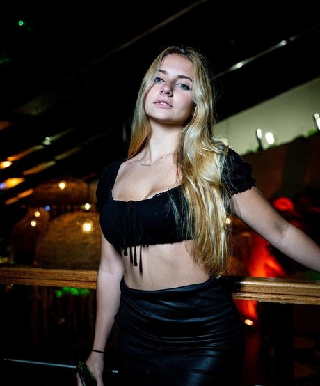 Julie Remoissenet onlyfans leakes