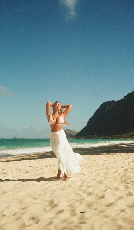 pia__kim onlyfans striptease