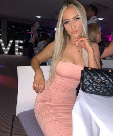 Faylee Oxenham onlyfans naked porn