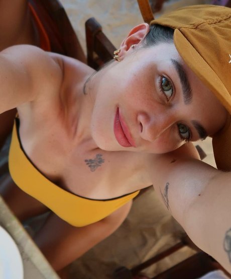 Laryssa Ayres leaked onlyfans pics