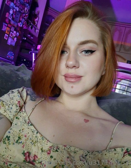 sarah holland onlyfans leaked tits