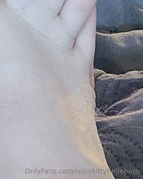misskittyhellebore naked onlyfans leaks