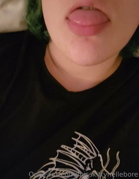 misskittyhellebore onlyfans nude