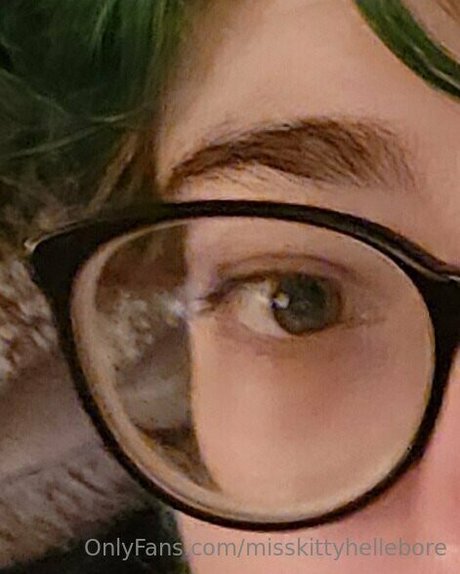 misskittyhellebore onlyfans naked