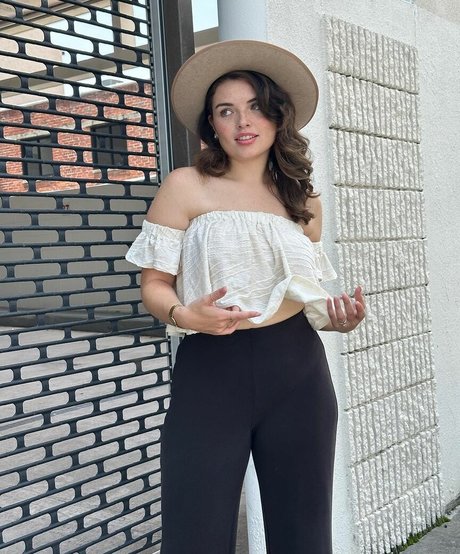 Alondra Larson onlyfans nsfw