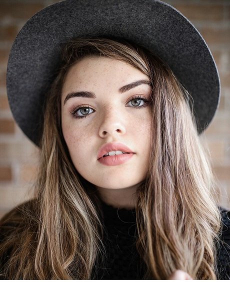 Alondra Larson onlyfans lean