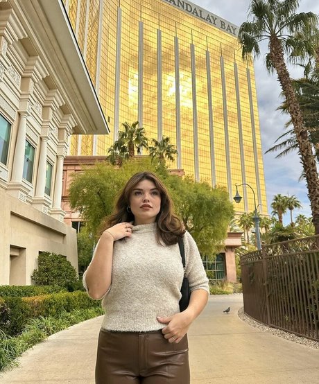 Alondra Larson onlyfans content type