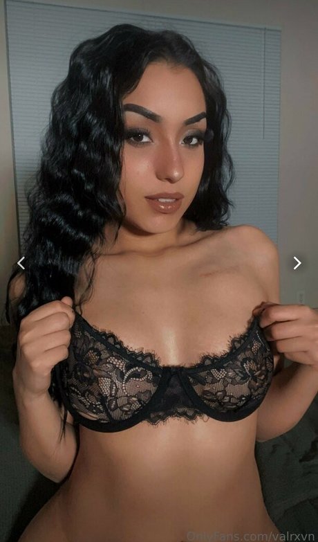 Valrxvn onlyfans strip tease