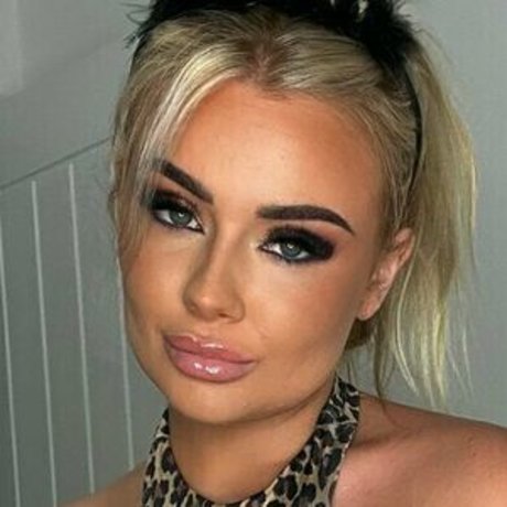 emilymrlor nude onlyfans leak