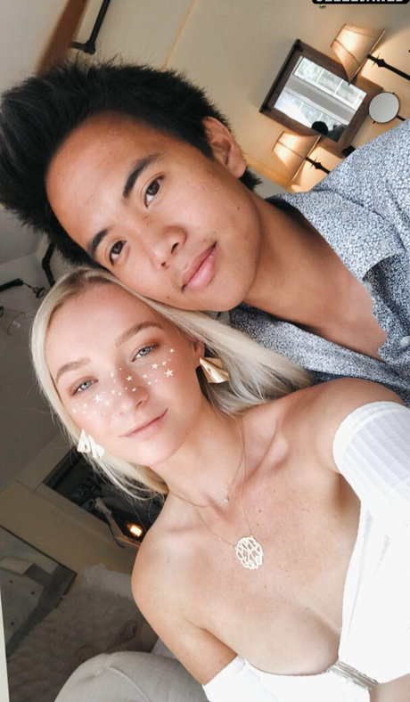 Zola Bzdek onlyfans model