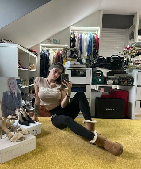 Nadia Jemez onlyfans sexy