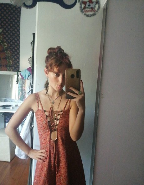 funsizedellyuwu onlyfans tits