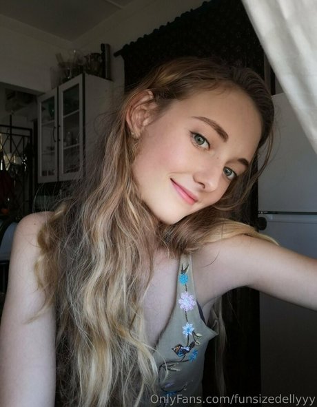 funsizedellyuwu sexy onlyfans