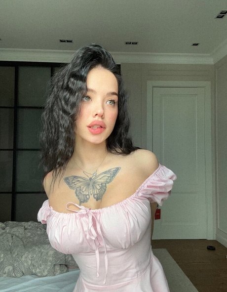 lyna com boobs onlyfans