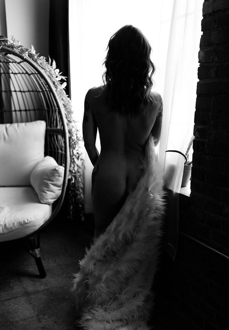 belle corinne naked onlyfans pics