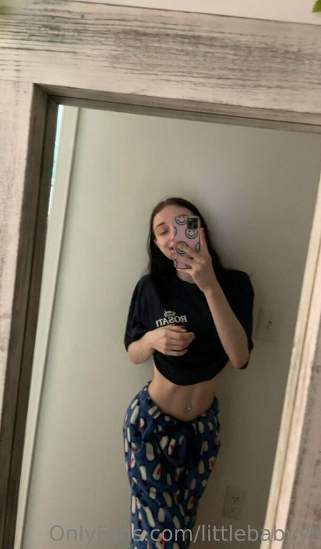 littlebabyyt onlyfans strip