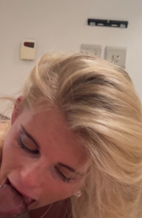 Zara Deeley leaked onlyfans sextape