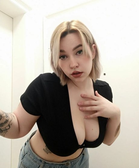 hiitsivyyy only fans naked