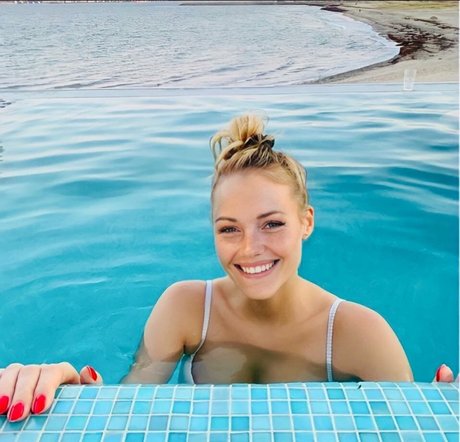 Rachel Dixon onlyfans photos