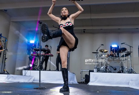 Niki Zefanya onlyfans model images