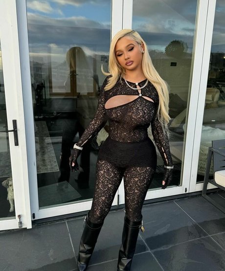 Alabama Barker onlyfans ass