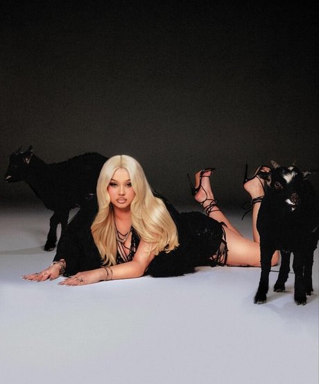 Alabama Barker leaked onlyfans