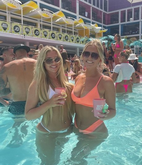 Chloe Burns only fans pics