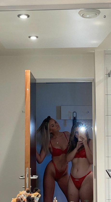 Chloe Burns onlyfans strip tease