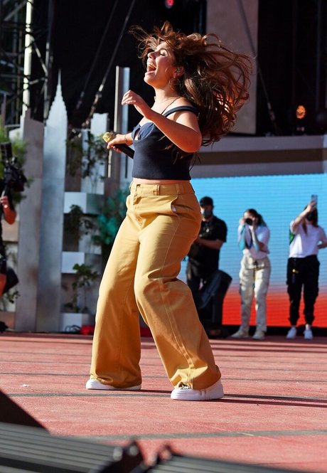 Alessia Cara nude onlyfans