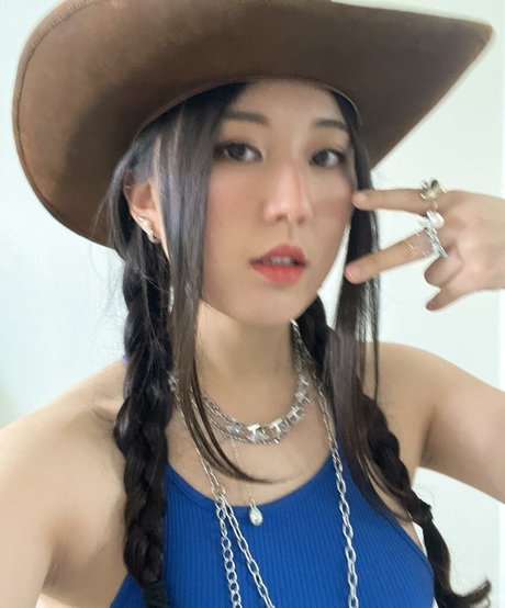 JisuArtist only fans naked