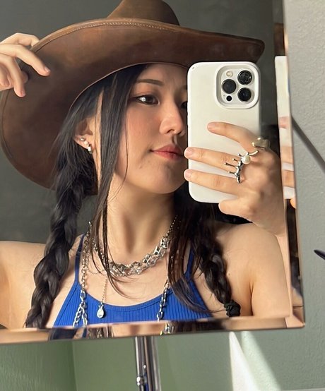 JisuArtist onlyfans leaked nudes